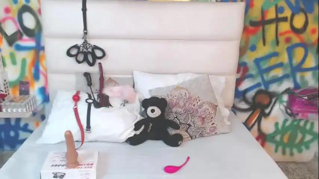 Image 10 of ariamartins Stream on Chaturbate on 23 hours ago