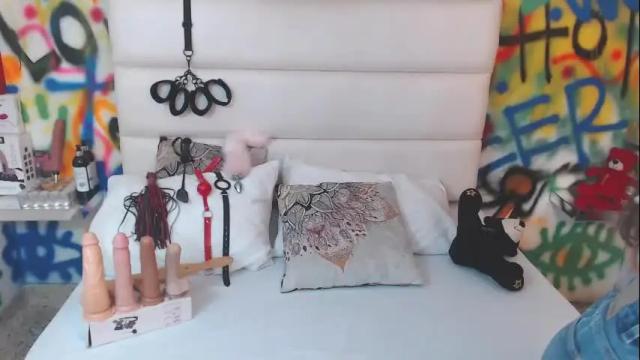 Image 3 of ariamartins Stream on Chaturbate on 4 months ago