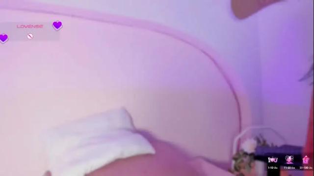 Image 4 of ariana_klart Stream on Chaturbate on 12 days ago
