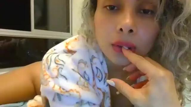 Image 2 of ariana_valdirii Stream on Chaturbate on 13 months ago