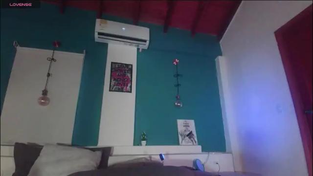 Image 8 of ariana_whitee Stream on Chaturbate on 8 days ago