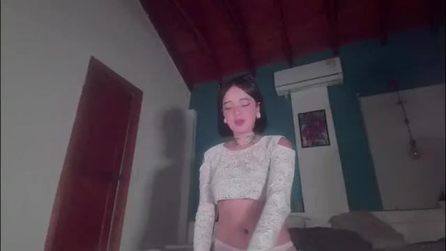 Image 2 of ariana_whitee Stream on Chaturbate on 2 months ago