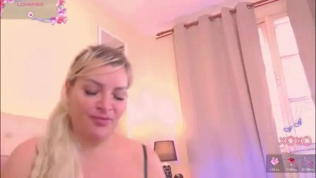 Image 2 of arianacroft_ Stream on Chaturbate on 3 months ago