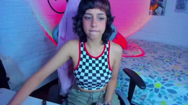 Image 2 of arianaharakitty777 Stream on Chaturbate on 14 months ago