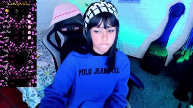 Image 3 of arianaharakitty777 Stream on Chaturbate on 14 months ago