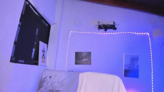 Image 8 of arianna_blue73 Stream on Chaturbate on 18 months ago