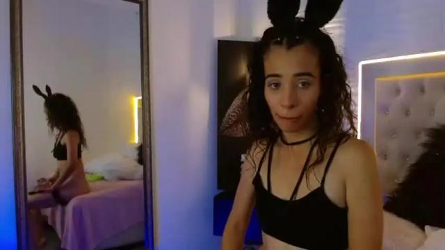 Image 4 of arianna_roux Stream on Chaturbate on 17 months ago