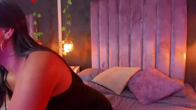 Image 8 of ariannacurve Stream on Chaturbate on 13 months ago