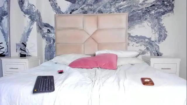 Image 4 of ariannaroux_ Stream on Chaturbate on 1 month ago