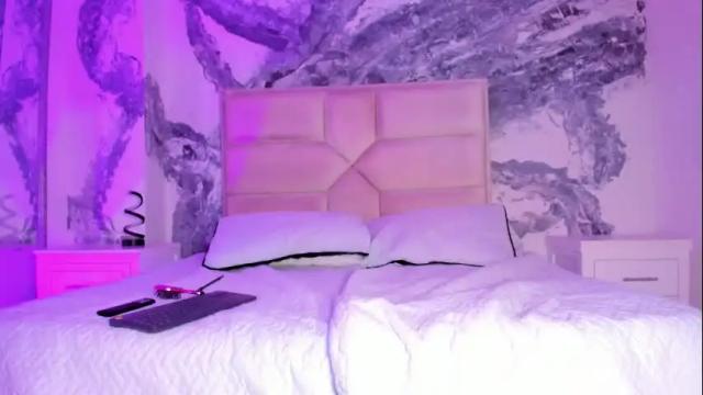Image 6 of ariannaroux_ Stream on Chaturbate on 29 days ago
