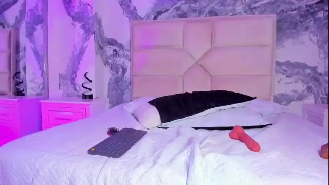 Image 4 of ariannaroux_ Stream on Chaturbate on 28 days ago
