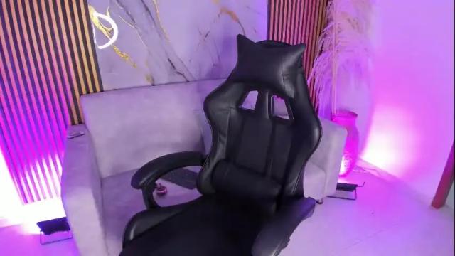 Image 4 of ariannaroux_ Stream on Chaturbate on 3 days ago