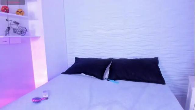 Image 4 of ariannaroux_ Stream on Chaturbate on 2 months ago