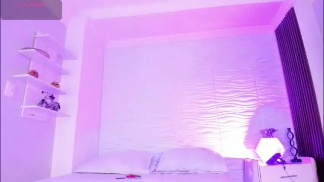 Image 4 of ariannaroux_ Stream on Chaturbate on 2 months ago