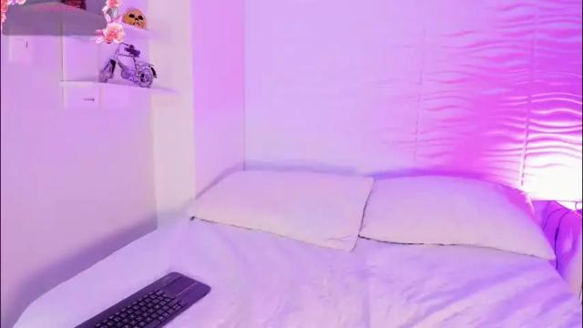 Image 2 of ariannaroux_ Stream on Chaturbate on 2 months ago
