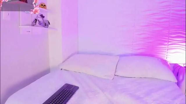 Image 4 of ariannaroux_ Stream on Chaturbate on 2 months ago