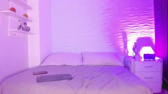 Image 4 of ariannaroux_ Stream on Chaturbate on 2 months ago