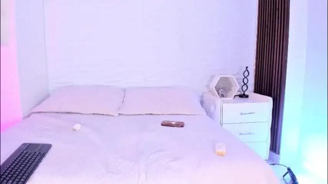 Image 2 of ariannaroux_ Stream on Chaturbate on 2 months ago