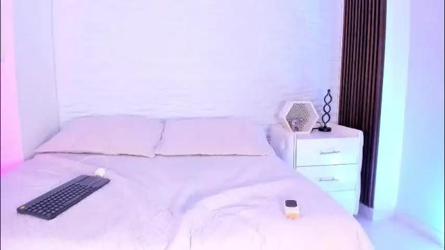 Image 6 of ariannaroux_ Stream on Chaturbate on 2 months ago