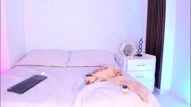 Image 7 of ariannaroux_ Stream on Chaturbate on 2 months ago