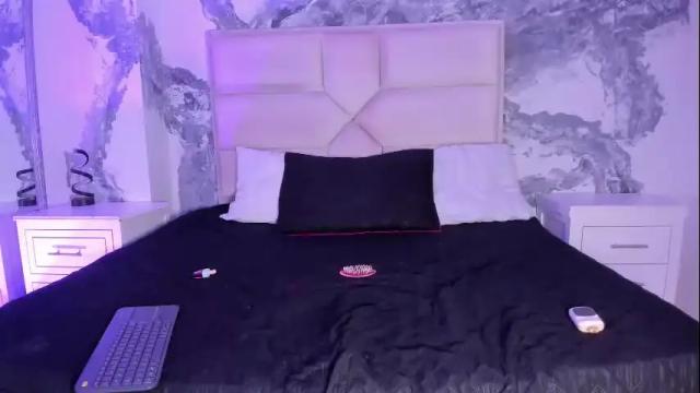 Image 3 of ariannaroux_ Stream on Chaturbate on 1 month ago