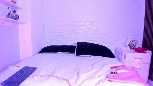 Image 6 of ariannaroux_ Stream on Chaturbate on 1 month ago