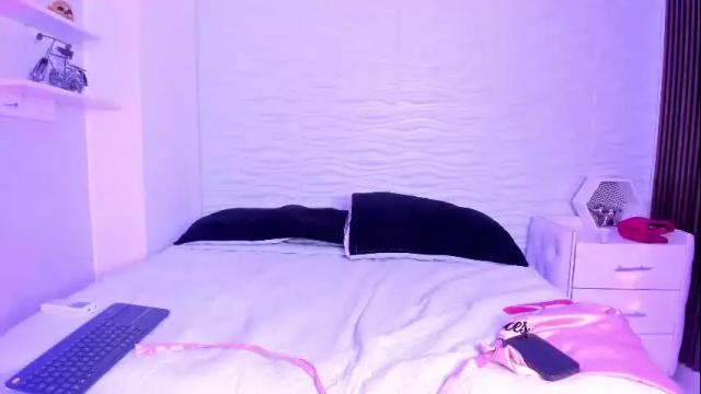 Image 8 of ariannaroux_ Stream on Chaturbate on 1 month ago