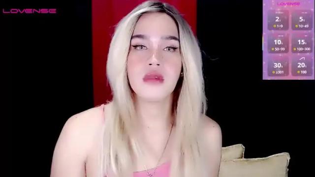 Image 3 of arianne_xoxo777 Stream on Chaturbate on 26 days ago