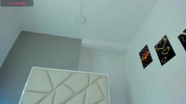 Image 6 of aribrunnet Stream on Chaturbate on 14 months ago