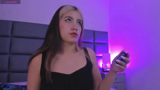 Image 7 of aribrunnet Stream on Chaturbate on 14 months ago