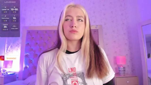 Image 2 of aribrunnet Stream on Chaturbate on 13 months ago