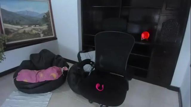 Image 3 of ariel_pinkdiamond Stream on Chaturbate on 1 month ago
