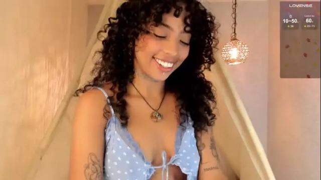 Image 10 of ariella_ruiz Stream on Chaturbate on 1 month ago