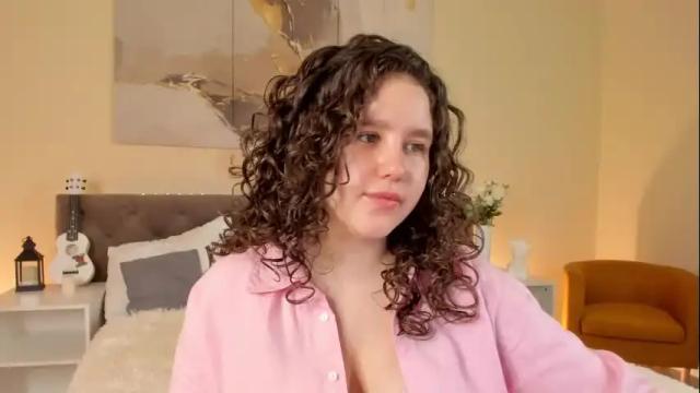 Image 2 of ariella_sol Stream on Chaturbate on 1 month ago