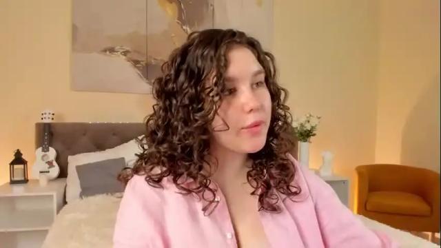 Image 3 of ariella_sol Stream on Chaturbate on 1 month ago