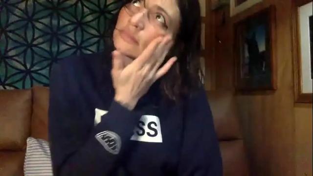 Image 3 of arielwyld Stream on Chaturbate on 1 month ago