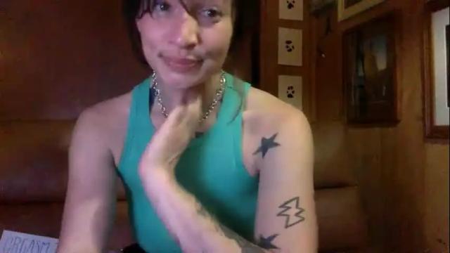 Image 4 of arielwyld Stream on Chaturbate on 1 month ago