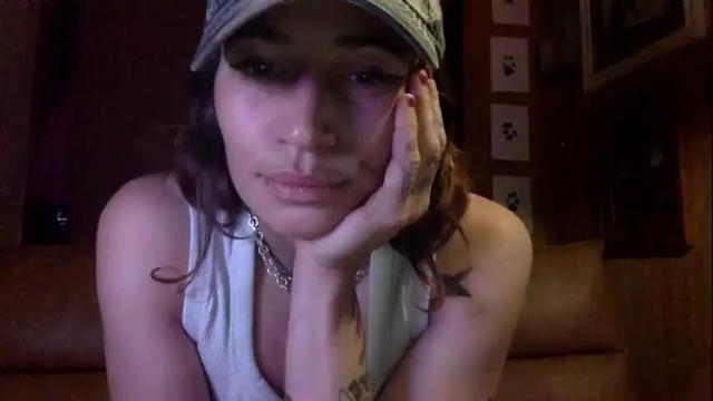 Image 3 of arielwyld Stream on Chaturbate on 29 days ago