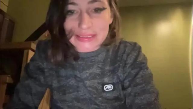 Image 2 of arielwyld Stream on Chaturbate on 16 days ago