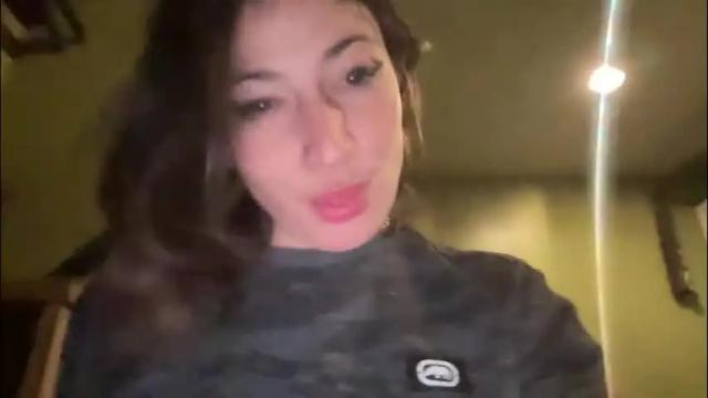 Image 4 of arielwyld Stream on Chaturbate on 16 days ago