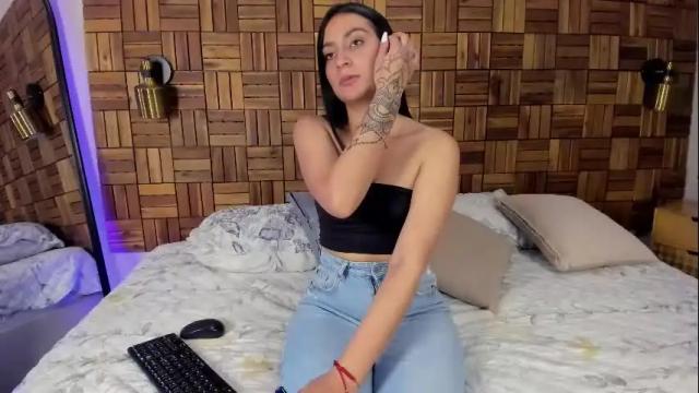 Image 2 of ariiaa_1 Stream on Chaturbate on 1 month ago
