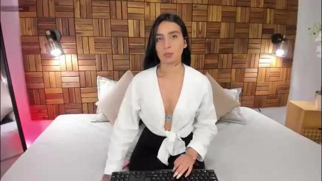 Image 6 of ariiaa_1 Stream on Chaturbate on 1 month ago
