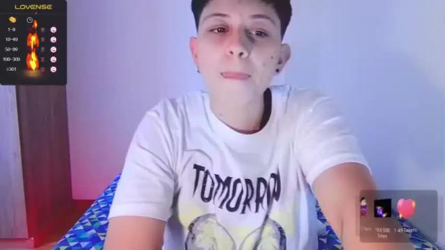 Image 3 of aronntroy Stream on Chaturbate on 12 months ago