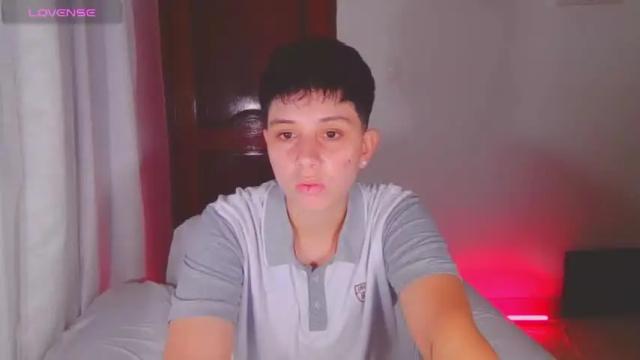 Image 8 of arontroy Stream on Chaturbate on 16 months ago