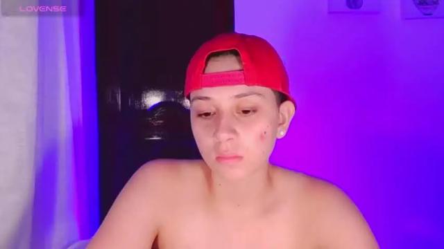Image 2 of arontroy Stream on Chaturbate on 15 months ago