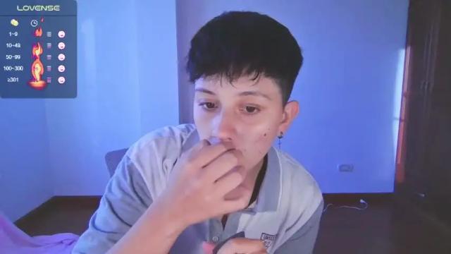 Image 7 of arontroy Stream on Chaturbate on 17 months ago