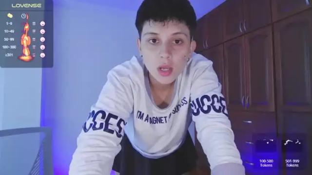 Image 8 of arontroy Stream on Chaturbate on 15 months ago