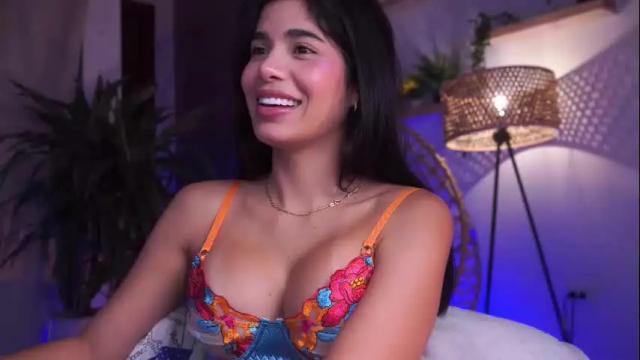 Image 3 of artemia_ Stream on Chaturbate on 4 months ago
