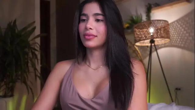 Image 3 of artemia_ Stream on Chaturbate on 4 months ago