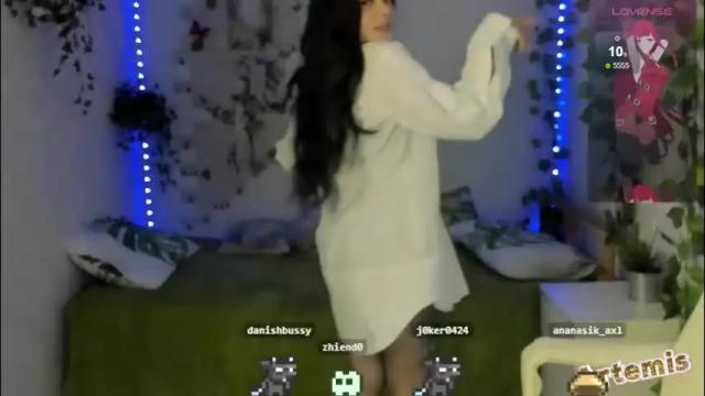 Image 2 of artemis696 Stream on Chaturbate on 29 days ago